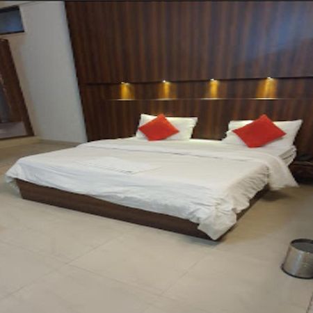Hotel Pacific Grey By Wb Inn Lucknow Exterior photo